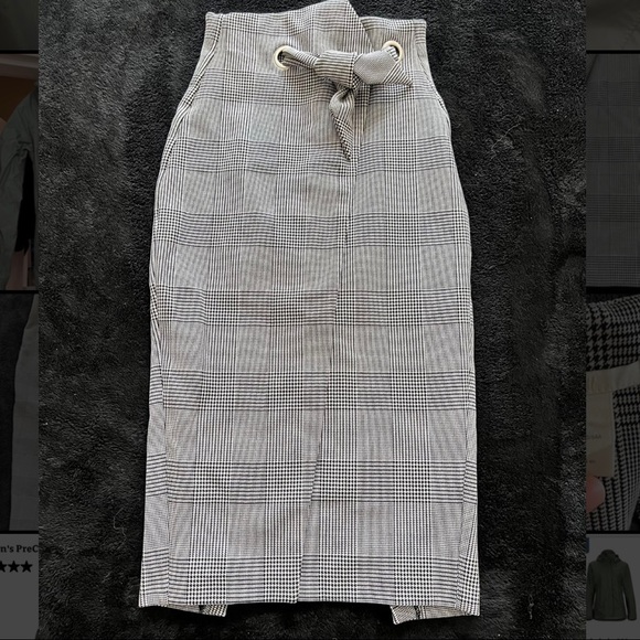 H&M Dresses & Skirts - H&M printed pencil skirt